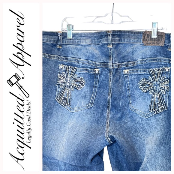 Zanadi Denim - Zanadi Distressed Jewel Embellished Cross Distressed Jeans Size 22